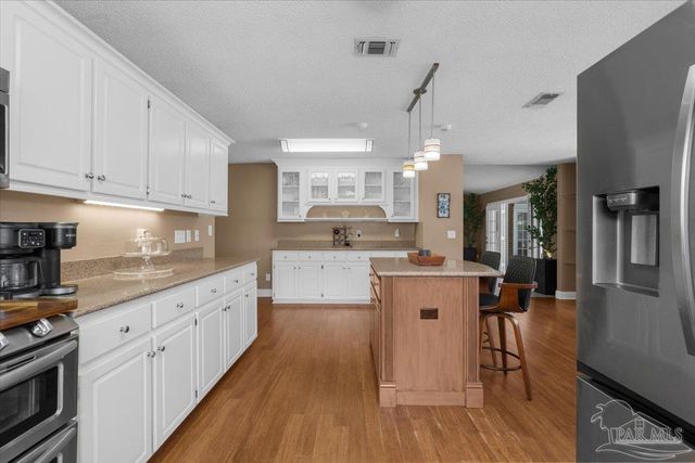 25 Bartlett Cir, Pensacola, FL 32505