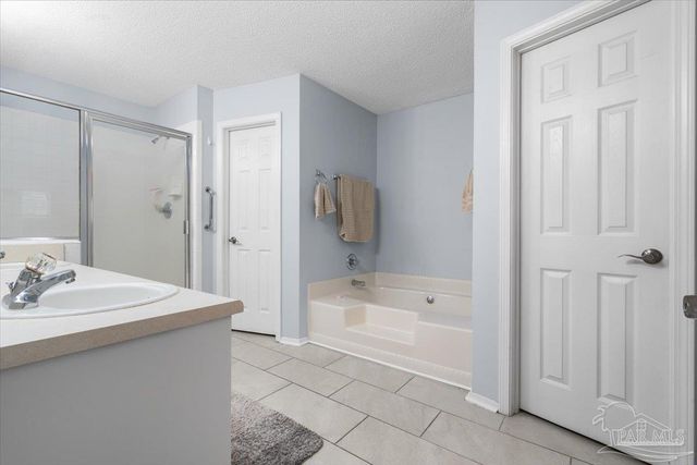 25 Bartlett Cir, Pensacola, FL 32505