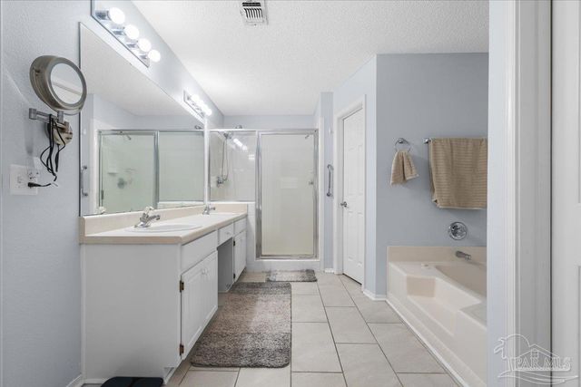 25 Bartlett Cir, Pensacola, FL 32505