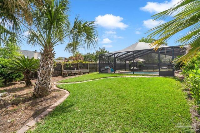 25 Bartlett Cir, Pensacola, FL 32505
