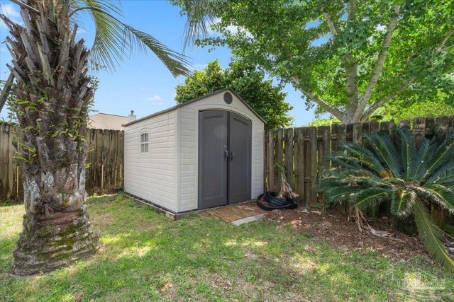 25 Bartlett Cir, Pensacola, FL 32505