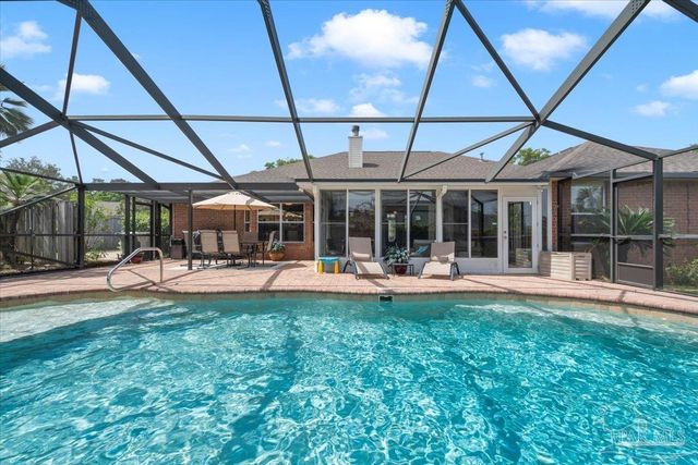 25 Bartlett Cir, Pensacola, FL 32505
