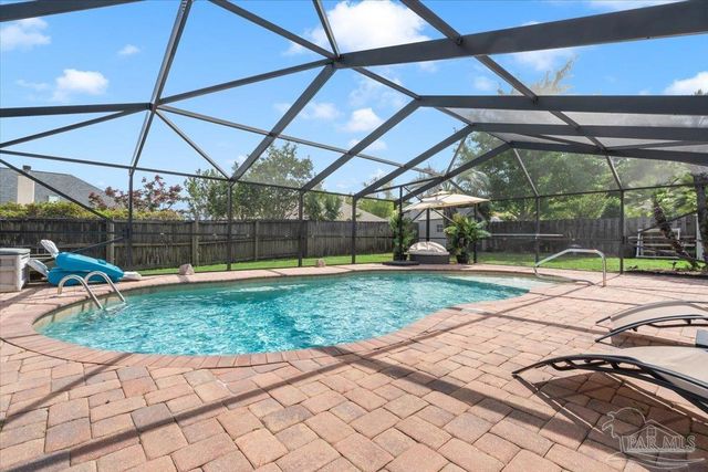 25 Bartlett Cir, Pensacola, FL 32505