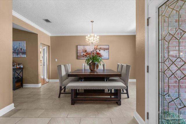 25 Bartlett Cir, Pensacola, FL 32505