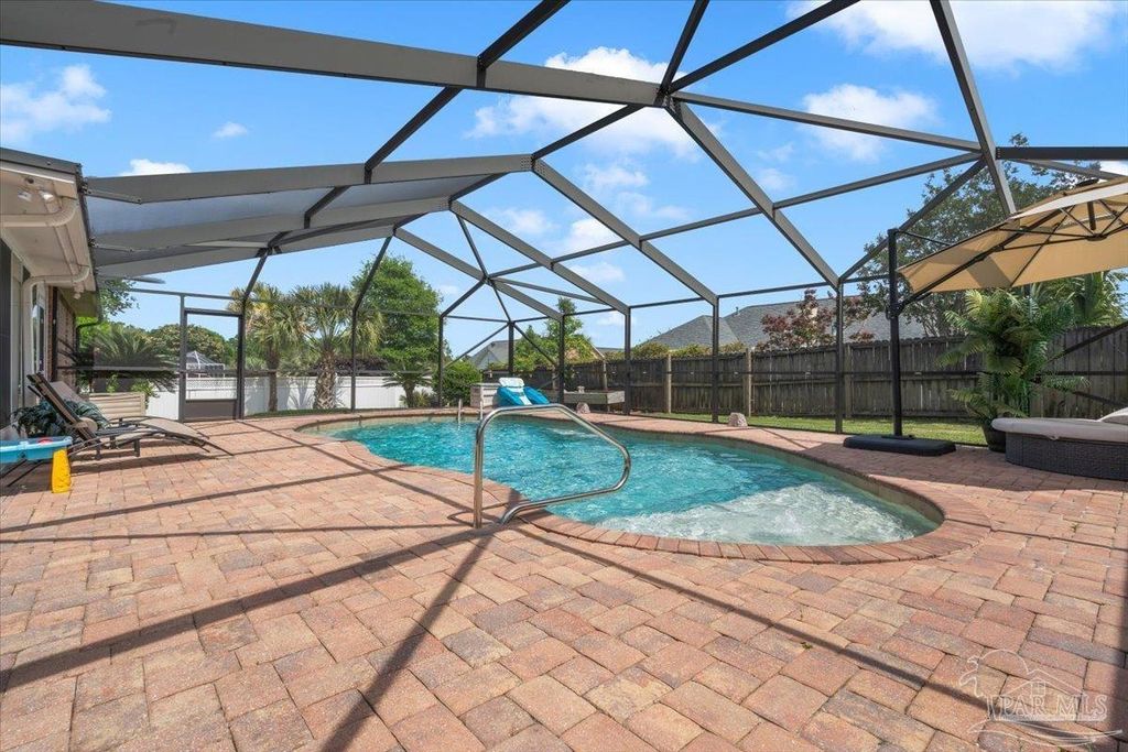 25 Bartlett Cir, Pensacola, FL 32505