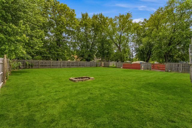 733 Devonshire Road, Valparaiso, IN 46385