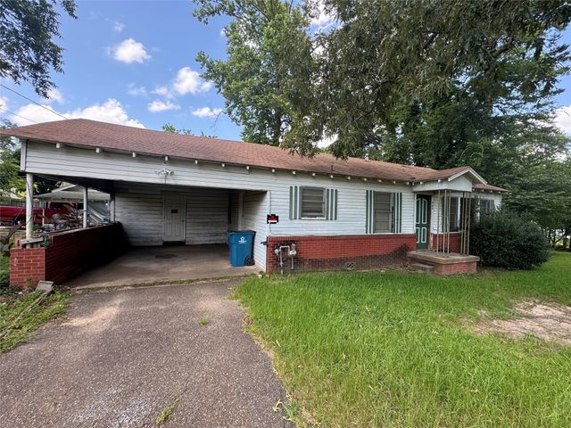 903 E Mary Avenue, Gladewater, TX 75647