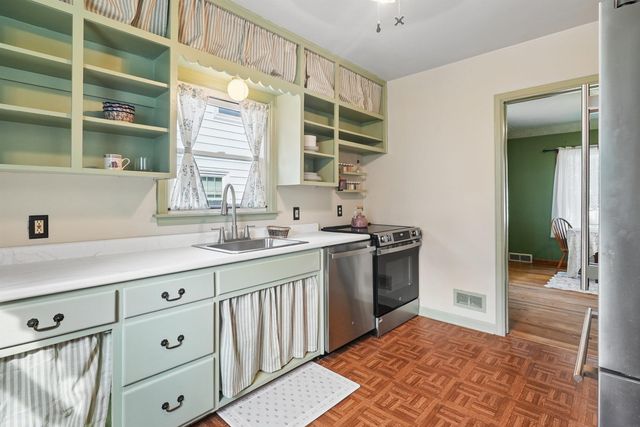 122 Forest Avenue, Waterloo, IA 50702