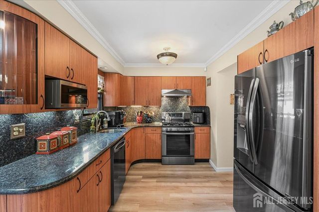27 Highview Drive, Woodbridge Proper, NJ 07095