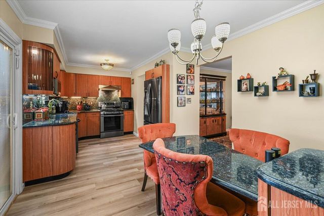 27 Highview Drive, Woodbridge Proper, NJ 07095
