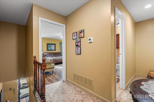 27 Highview Drive, Woodbridge Proper, NJ 07095