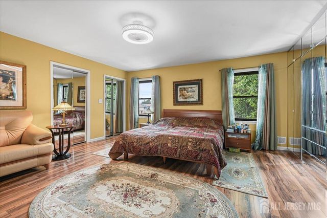 27 Highview Drive, Woodbridge Proper, NJ 07095