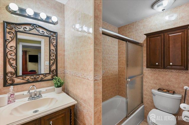 27 Highview Drive, Woodbridge Proper, NJ 07095