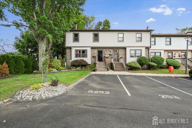 27 Highview Drive, Woodbridge Proper, NJ 07095