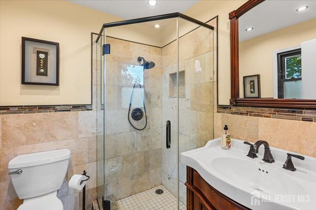 27 Highview Drive, Woodbridge Proper, NJ 07095