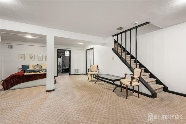 27 Highview Drive, Woodbridge Proper, NJ 07095