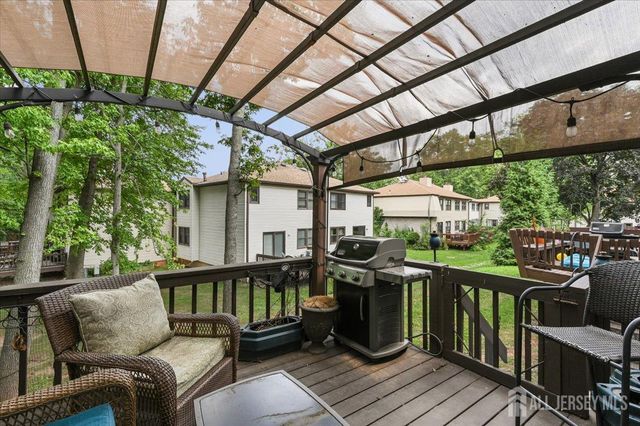 27 Highview Drive, Woodbridge Proper, NJ 07095
