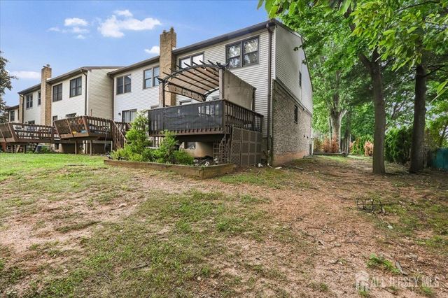 27 Highview Drive, Woodbridge Proper, NJ 07095