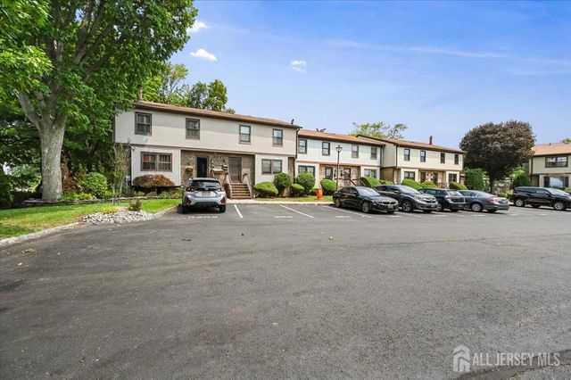 27 Highview Drive, Woodbridge Proper, NJ 07095