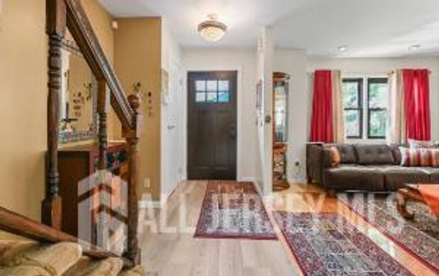 27 Highview Drive, Woodbridge Proper, NJ 07095