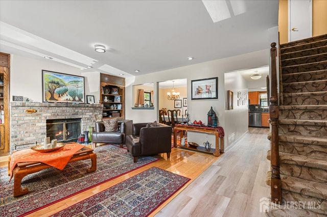 27 Highview Drive, Woodbridge Proper, NJ 07095