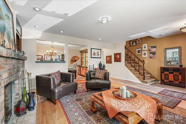 27 Highview Drive, Woodbridge Proper, NJ 07095