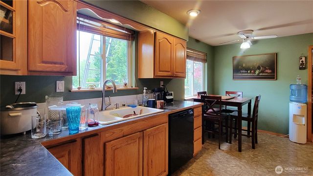 11802 28th Avenue E, Tacoma, WA 98445
