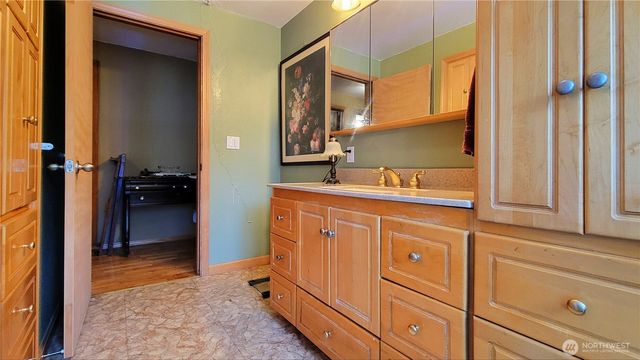 11802 28th Avenue E, Tacoma, WA 98445