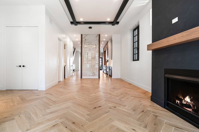 3456 N Claremont Avenue, Chicago, IL 60657