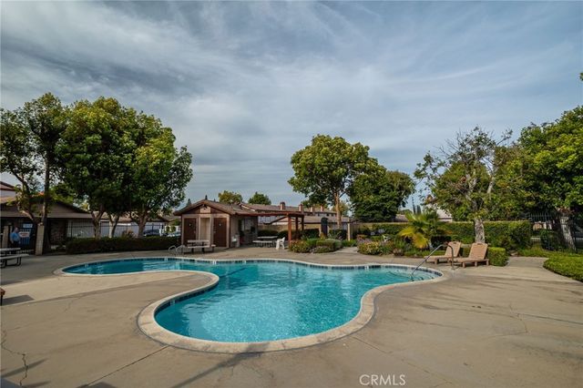 5220 Hanover Way, Montclair, CA 91763