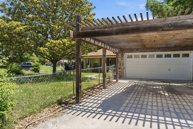 780 BURGES ST, Seguin, TX 78155