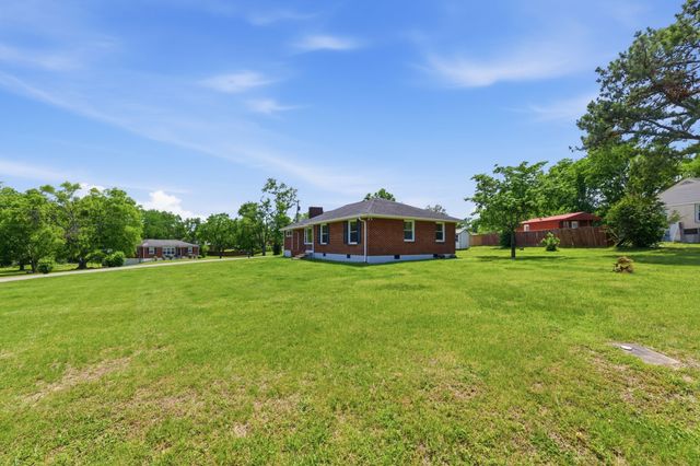 900 Saunders Ave, Madison, TN 37115