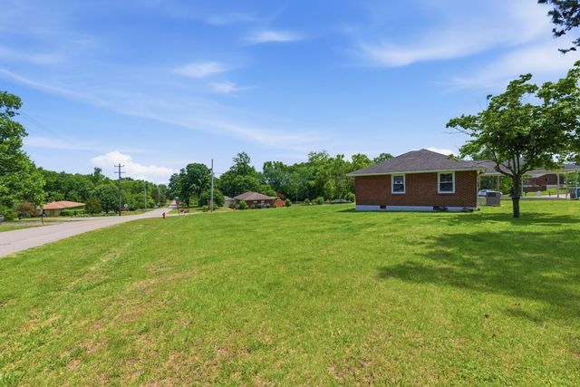 900 Saunders Ave, Madison, TN 37115