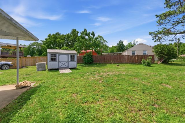 900 Saunders Ave, Madison, TN 37115
