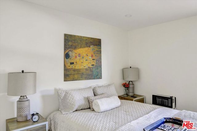 624 W Beach Avenue, Inglewood, CA 90302