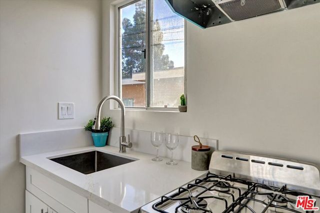 624 W Beach Avenue, Inglewood, CA 90302