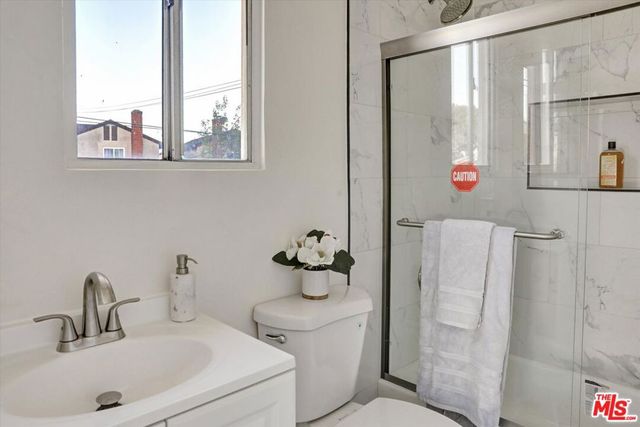 624 W Beach Avenue, Inglewood, CA 90302