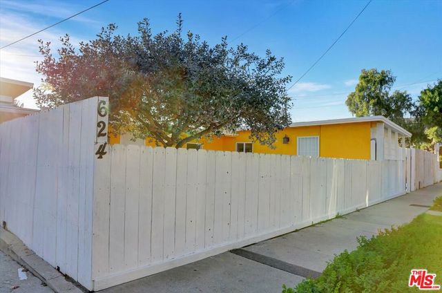 624 W Beach Avenue, Inglewood, CA 90302