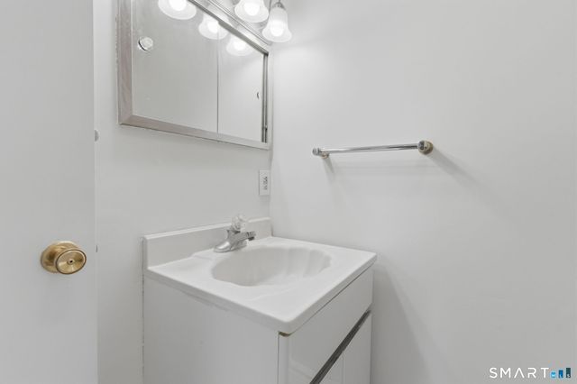 50 Stratton Court, Hamden, CT 06514