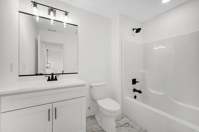 291 Crooked Oak Parkway, Valparaiso, IN 46385