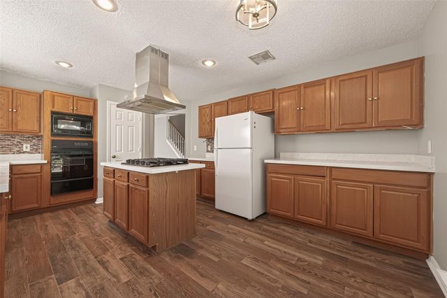 19 Evening Song Court, The Woodlands, TX 77380