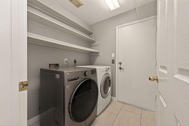 19 Evening Song Court, The Woodlands, TX 77380