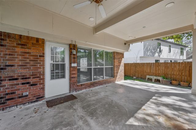 19 Evening Song Court, The Woodlands, TX 77380