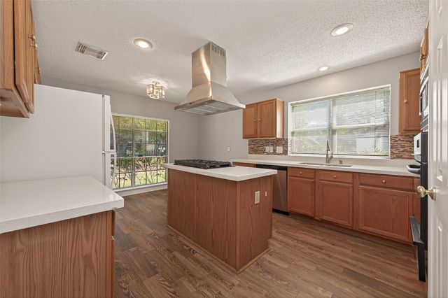 19 Evening Song Court, The Woodlands, TX 77380