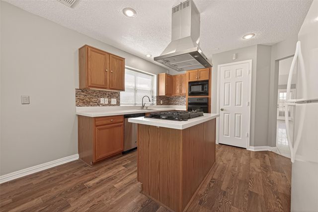 19 Evening Song Court, The Woodlands, TX 77380