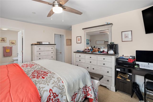 1 Gray Coach Lane 101, Cranston, RI 02921