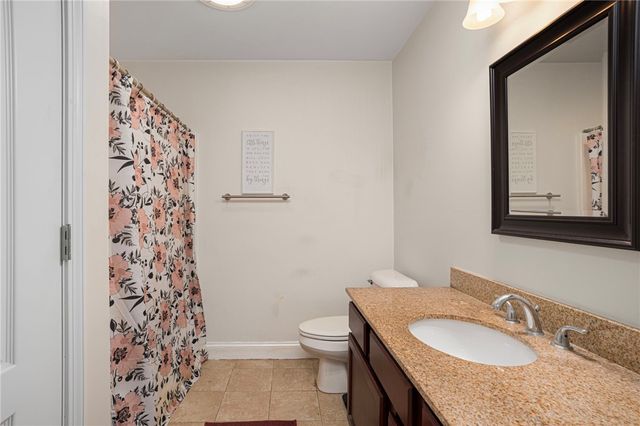1 Gray Coach Lane 101, Cranston, RI 02921