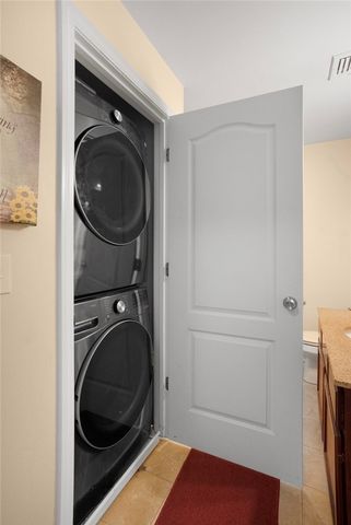 1 Gray Coach Lane 101, Cranston, RI 02921