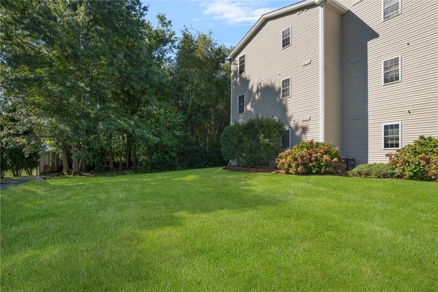 1 Gray Coach Lane 101, Cranston, RI 02921