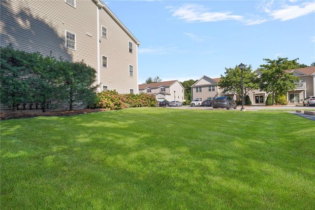 1 Gray Coach Lane 101, Cranston, RI 02921